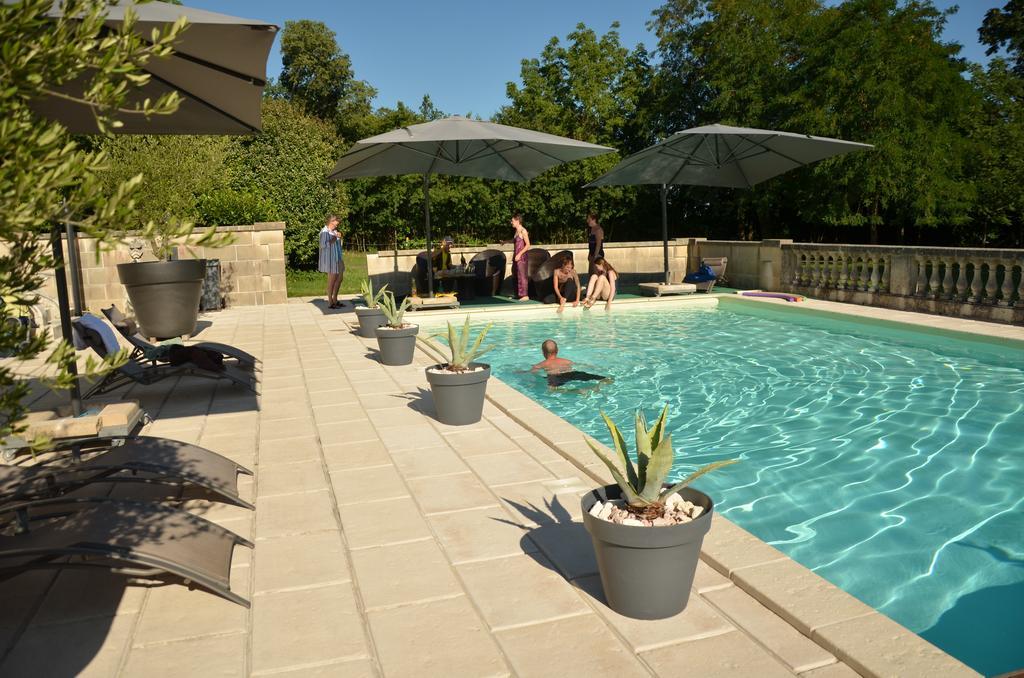 Chateau De Bellevue B&B Et Appartements Avec Piscine Saisonal Chauffee Et Chambres Partout Climatisees Saint-Avit  外观 照片
