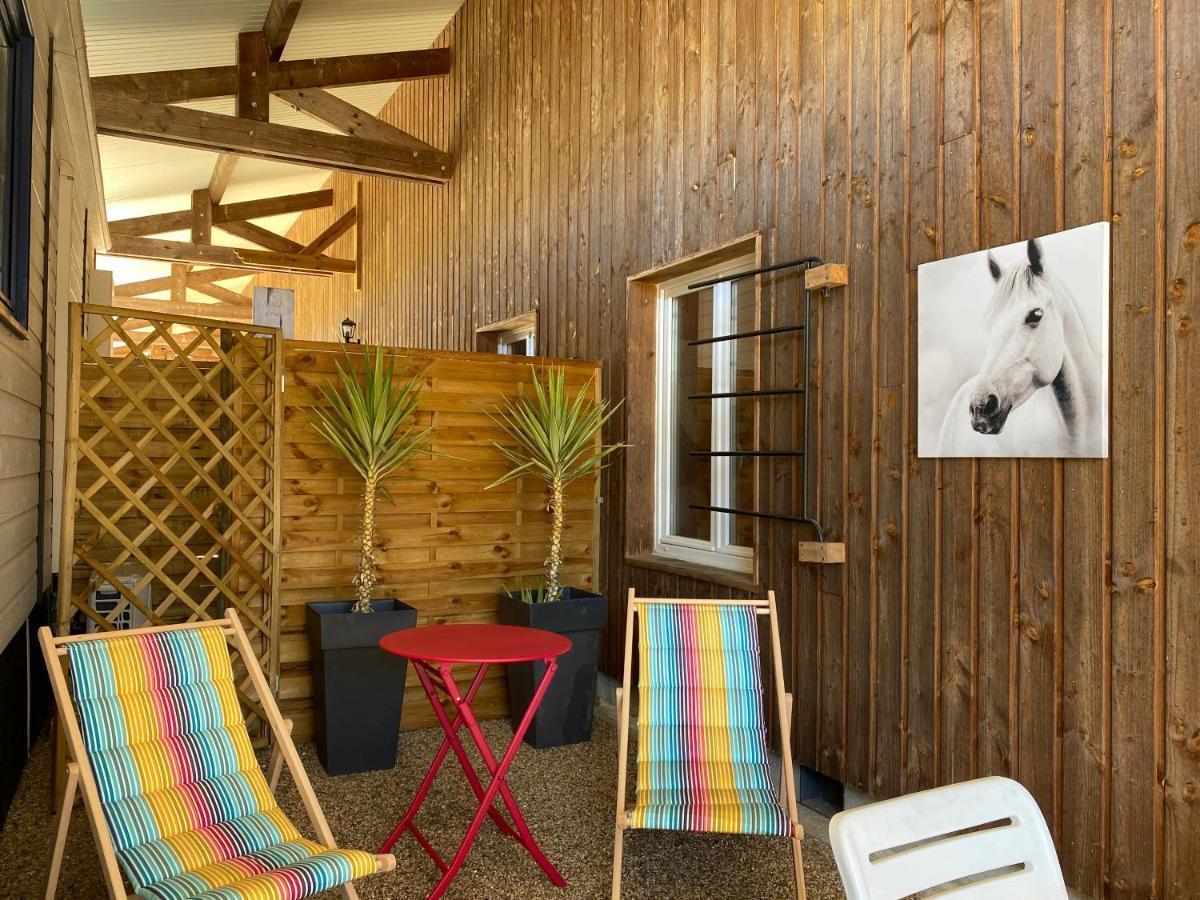 Chateau De Bellevue B&B Et Appartements Avec Piscine Saisonal Chauffee Et Chambres Partout Climatisees Saint-Avit  外观 照片
