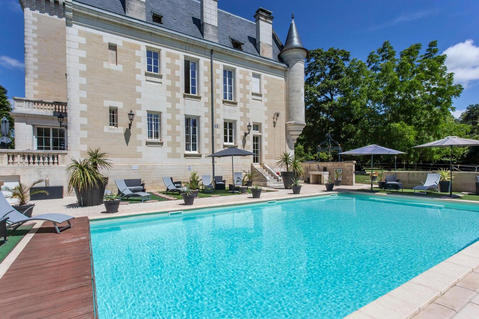 Chateau De Bellevue B&B Et Appartements Avec Piscine Saisonal Chauffee Et Chambres Partout Climatisees Saint-Avit  外观 照片