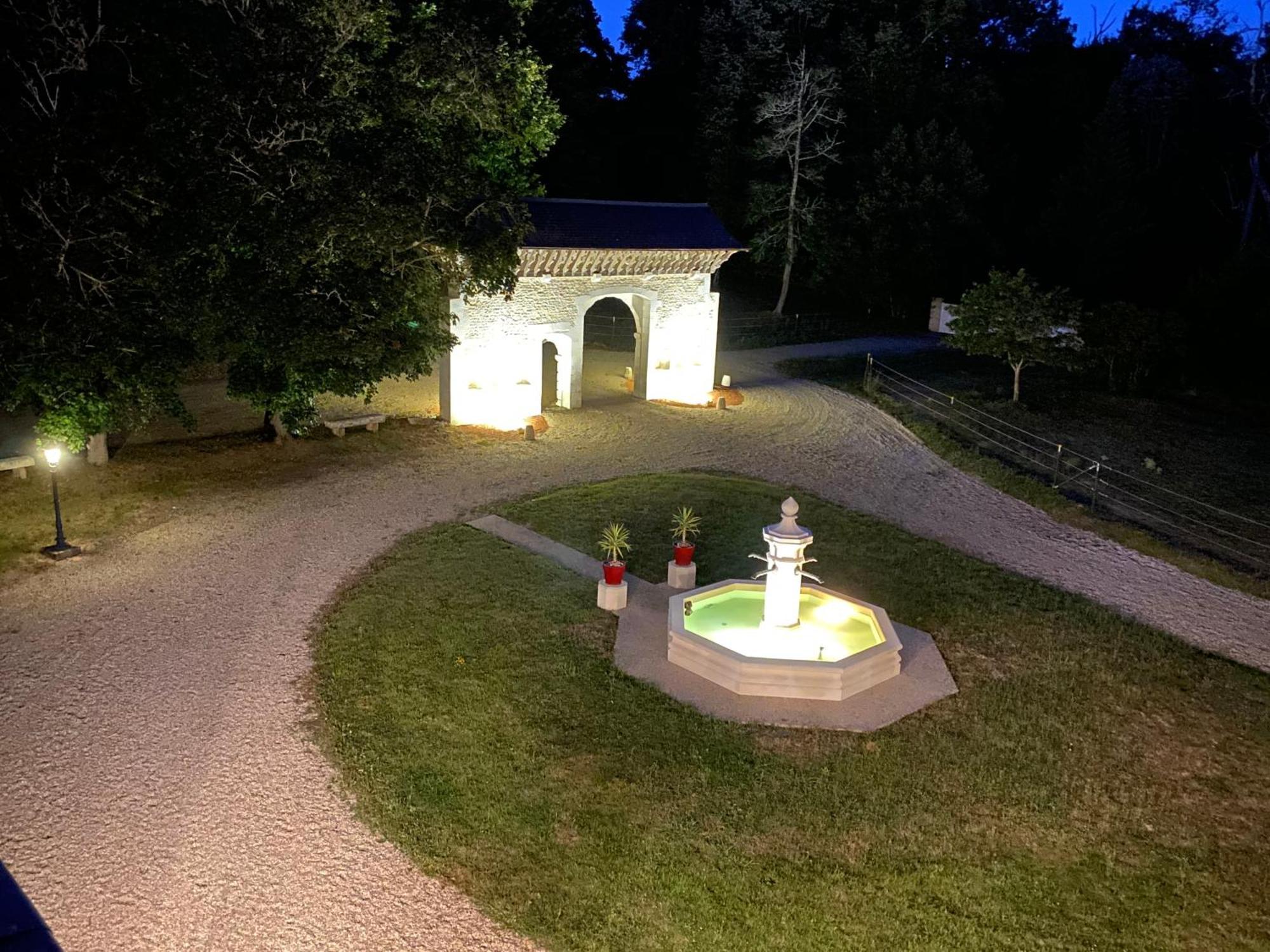 Chateau De Bellevue B&B Et Appartements Avec Piscine Saisonal Chauffee Et Chambres Partout Climatisees Saint-Avit  外观 照片