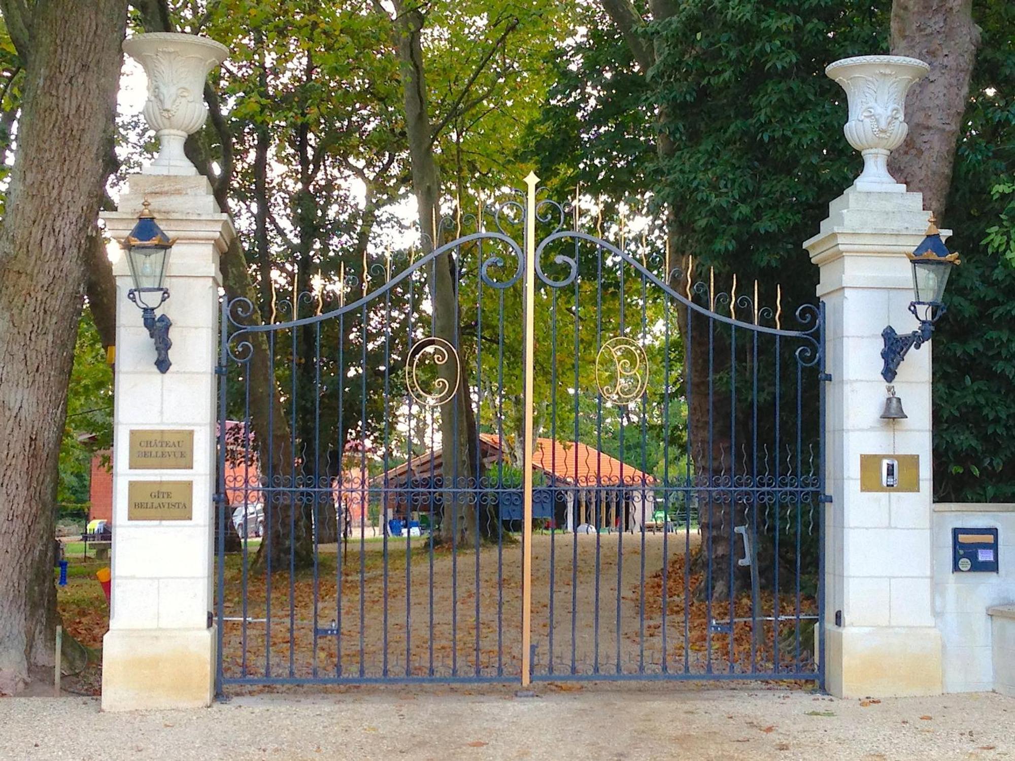 Chateau De Bellevue B&B Et Appartements Avec Piscine Saisonal Chauffee Et Chambres Partout Climatisees Saint-Avit  外观 照片