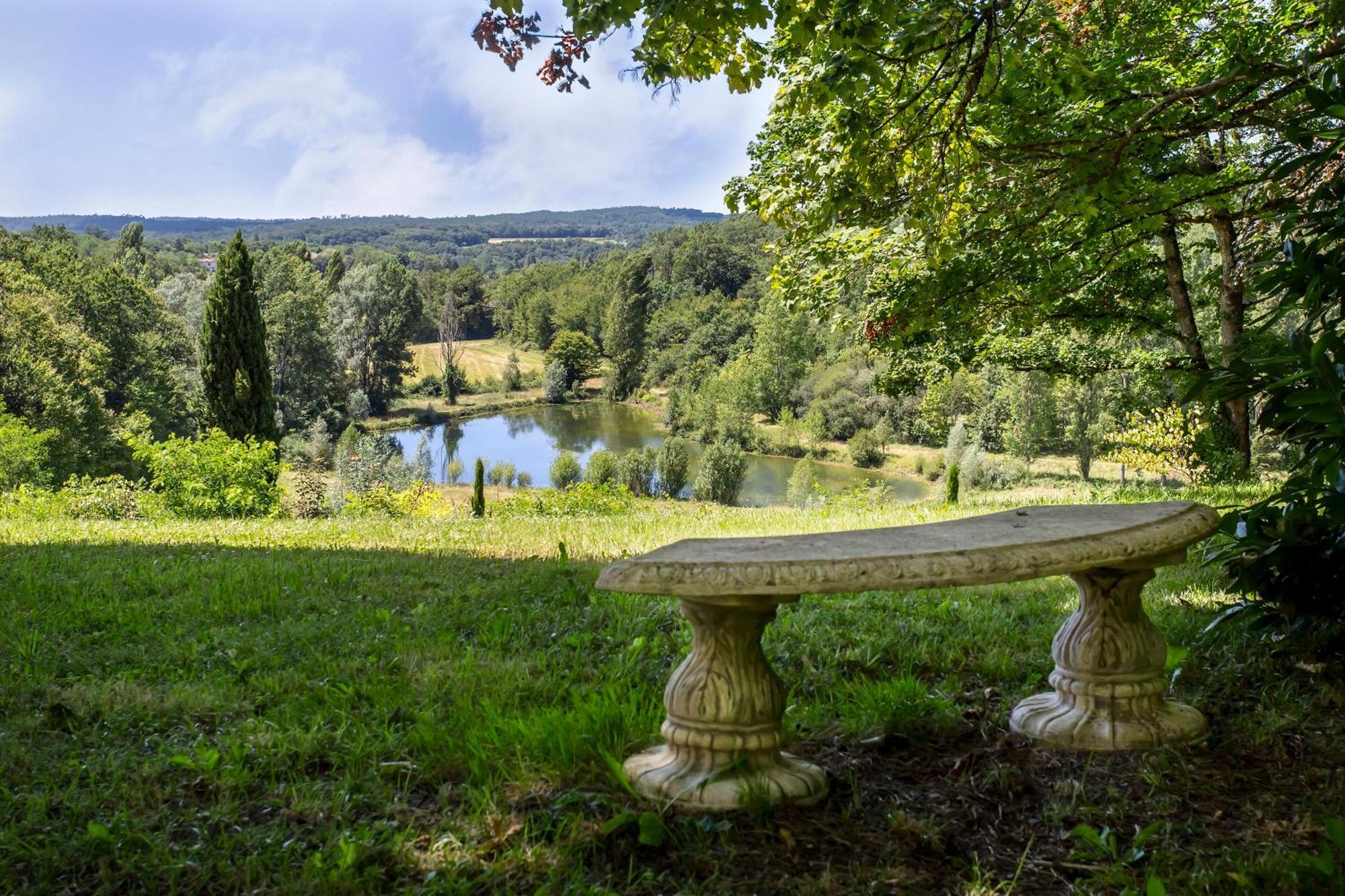 Chateau De Bellevue B&B Et Appartements Avec Piscine Saisonal Chauffee Et Chambres Partout Climatisees Saint-Avit  外观 照片