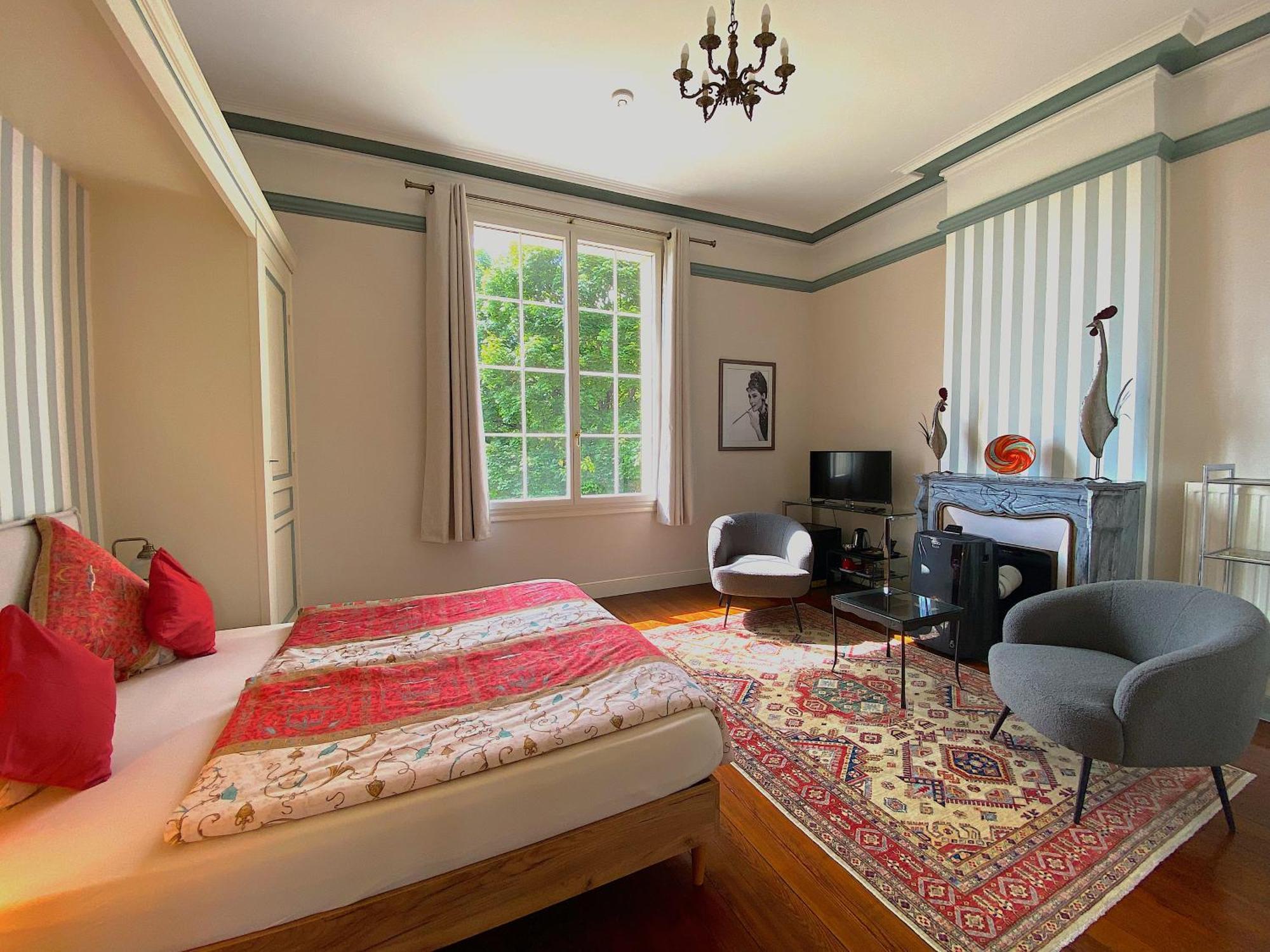 Chateau De Bellevue B&B Et Appartements Avec Piscine Saisonal Chauffee Et Chambres Partout Climatisees Saint-Avit  外观 照片