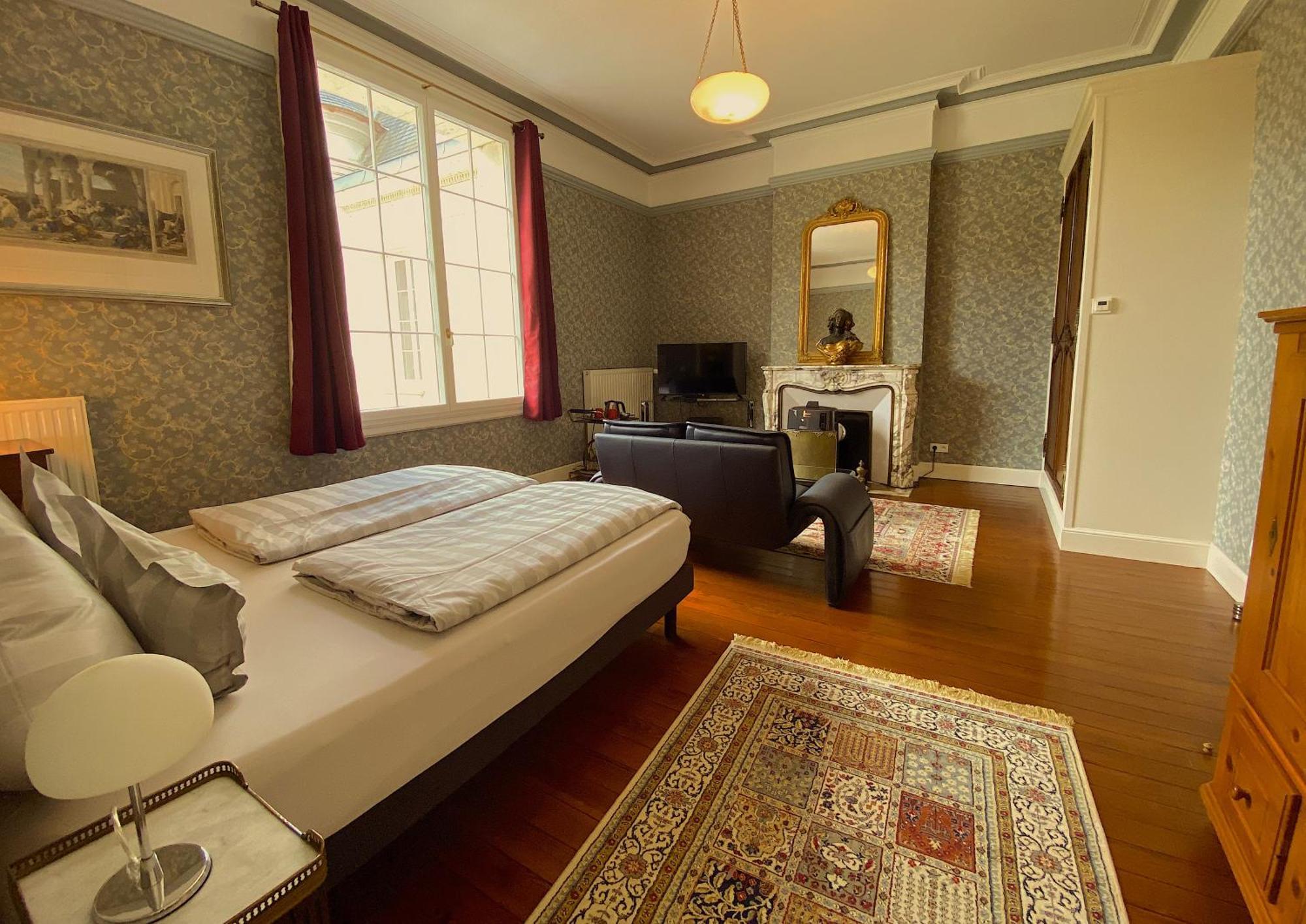 Chateau De Bellevue B&B Et Appartements Avec Piscine Saisonal Chauffee Et Chambres Partout Climatisees Saint-Avit  外观 照片